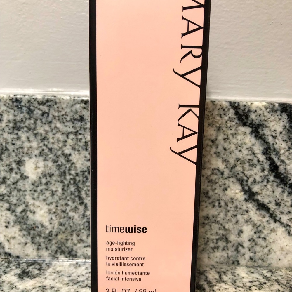 MARY KAY TIMEWISE AGE FIGHTING MOISTURIZER FOR COMBINATION/OILY SKIN